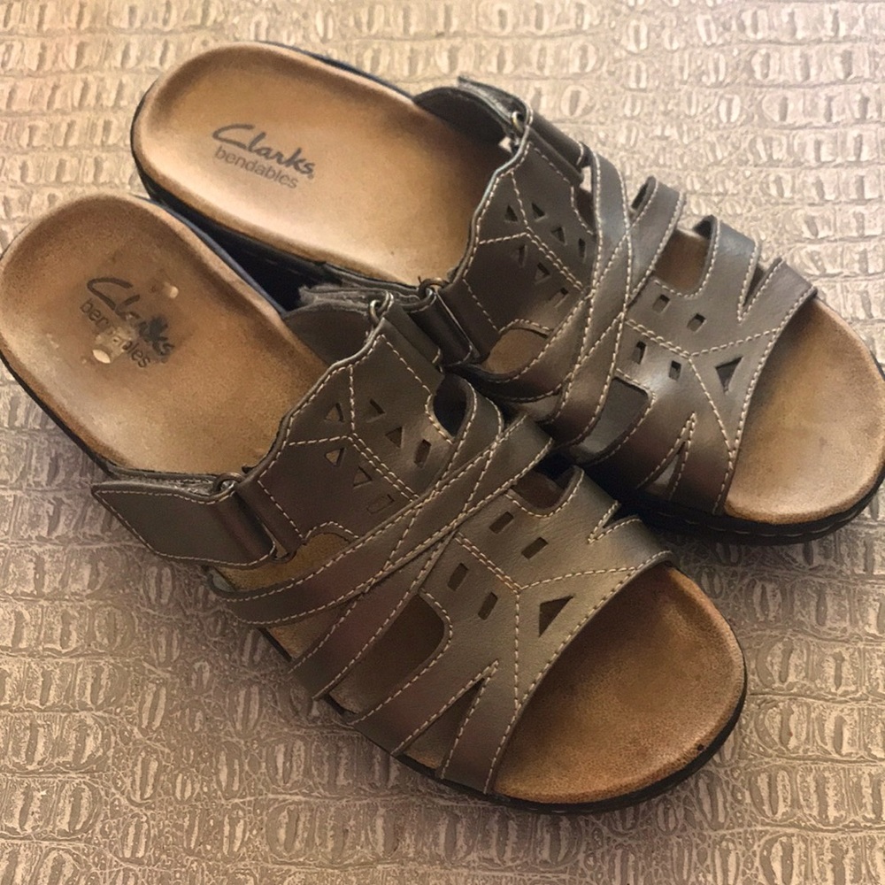 Clarks Bendable, Adjustable Sandals. Size 9XW. Leather upper.